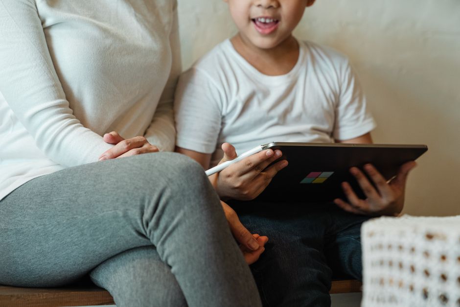 Why TaskiKids Is Better Than Greenlight for Kids' Chores